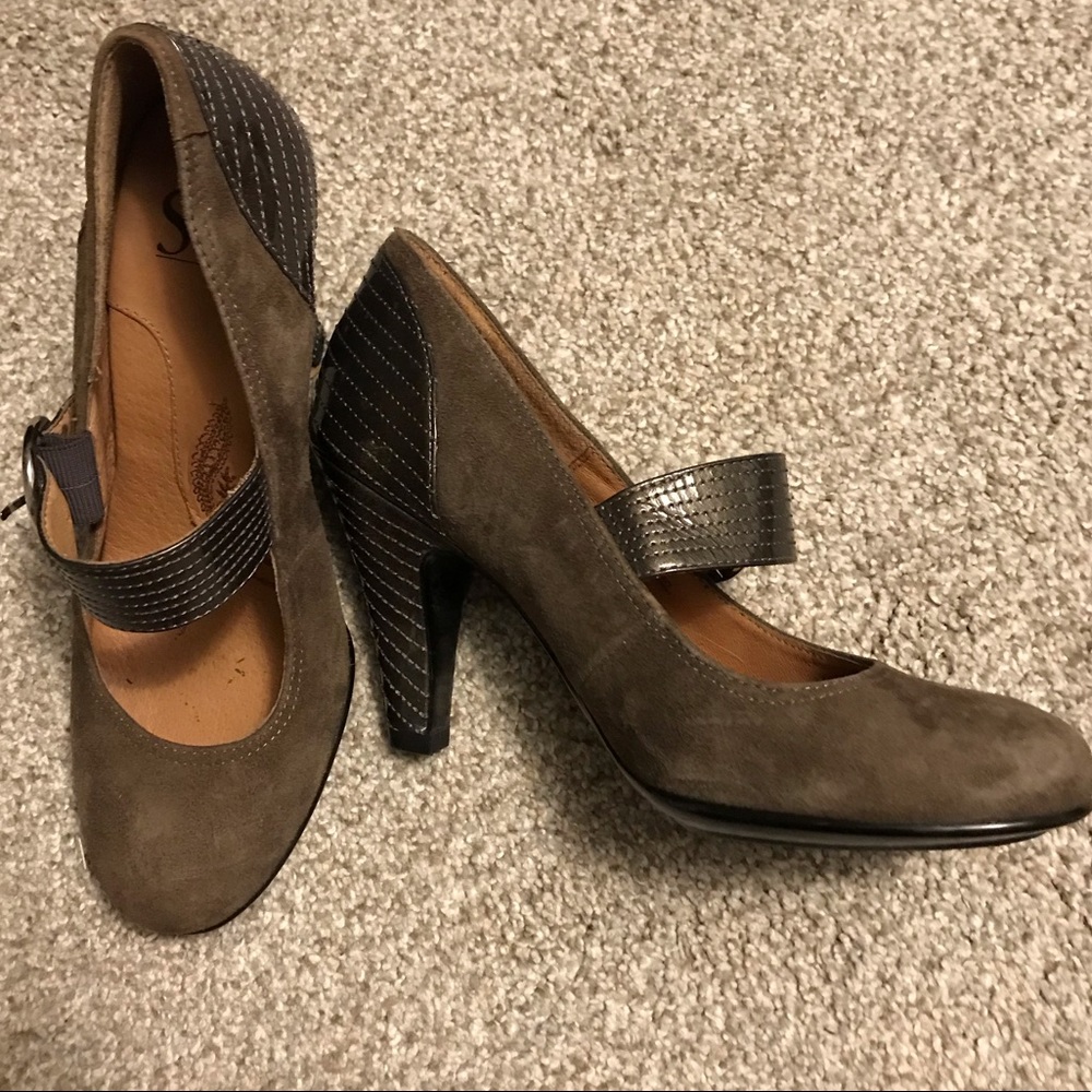 Light brown pump
